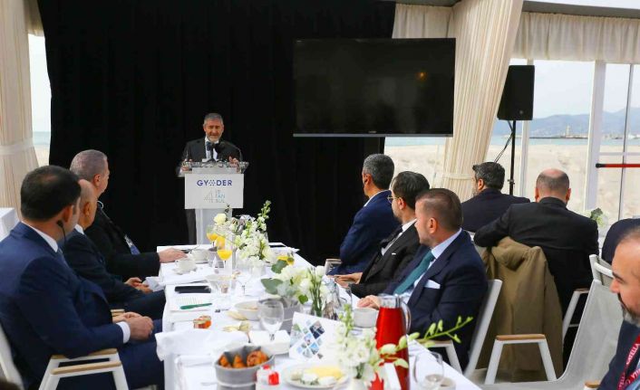 Çevre, Şehircilik ve İklim Değişikliği Bakanı Kurum: "Türkiye geçen yıl yüzde 11 büyüme ile rekor kırdı"