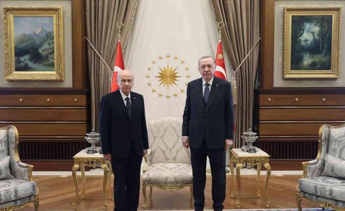 Cumhurbaşkanı Recep Tayyip Erdoğan, MHP Genel Başkanı Devlet Bahçeli’yi kabul etti.