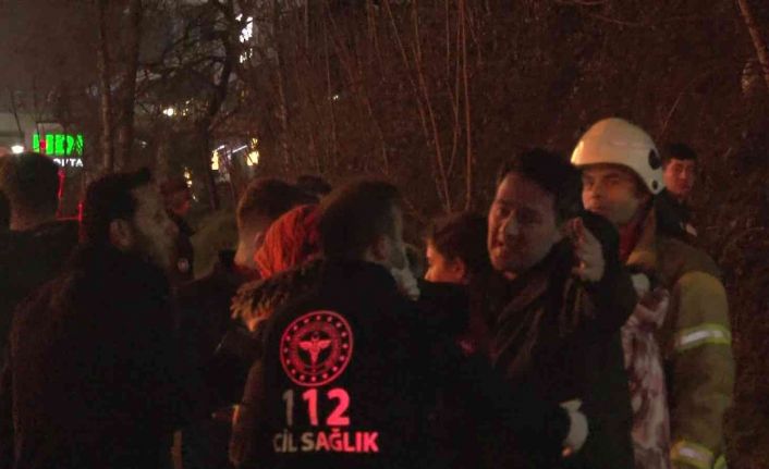 D100 Karayolunda feci kaza: Araç bariyerlere girdi, sürücü camdan fırlayarak havada takla attı