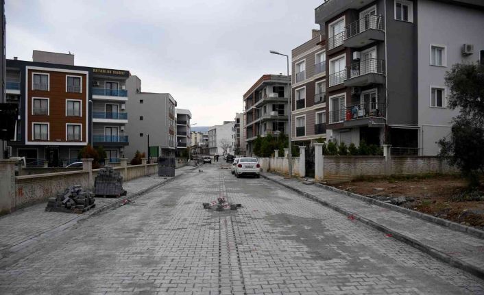 Davutlar’da alt ve üst yapı çalışmaları devam ediyor