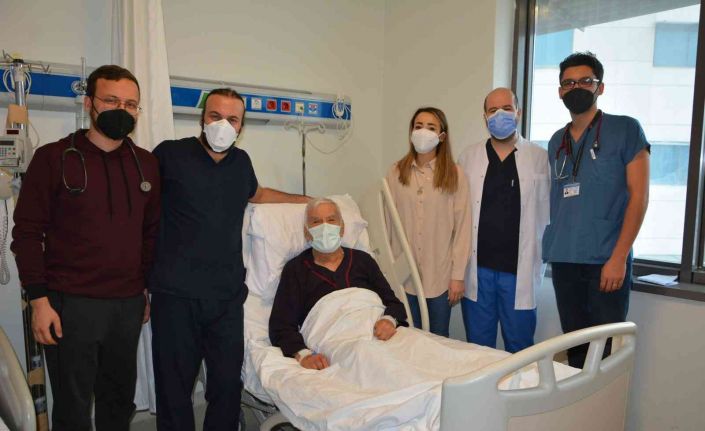 Denizli’de 2 hastaya tıpa metoduyla apendiks kapama işlemi uygulandı