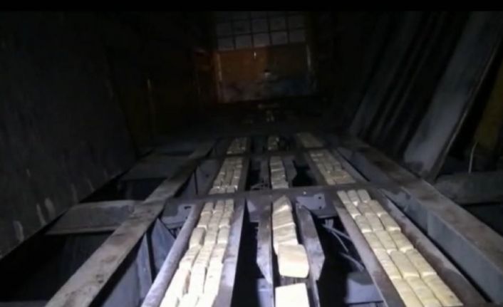 Diyarbakır’da TIR’ın dorsesinde zulalanmış 140 kilo eroin ‘Risko’ ve ‘Çiko’nun burnundan kaçmadı