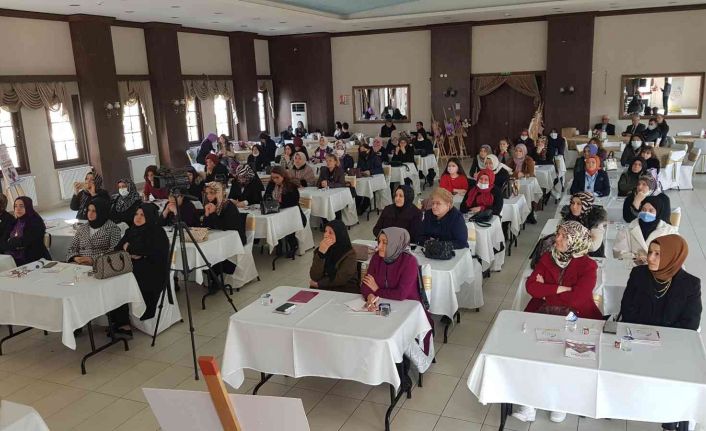 Dünyanın en pahalı baharatı ‘Safran’ bitkisi konusunda 65 kadına eğitim verildi