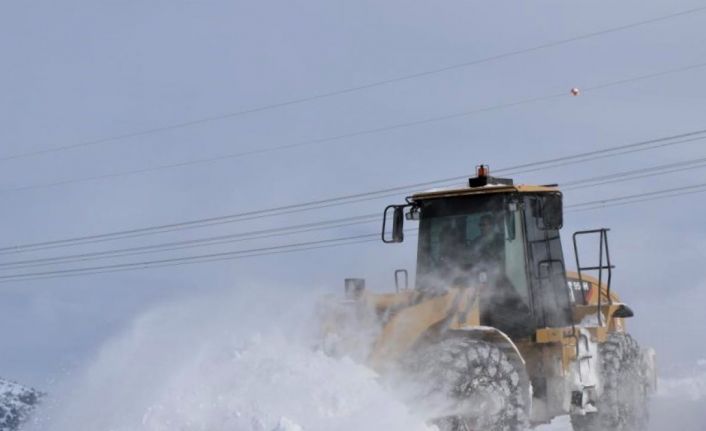 Erzincan’da kar ve tipiden 294 köy yolu ulaşıma kapalı