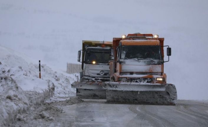 Erzincan’da kar ve tipiden 89 köy yolu ulaşıma kapalı