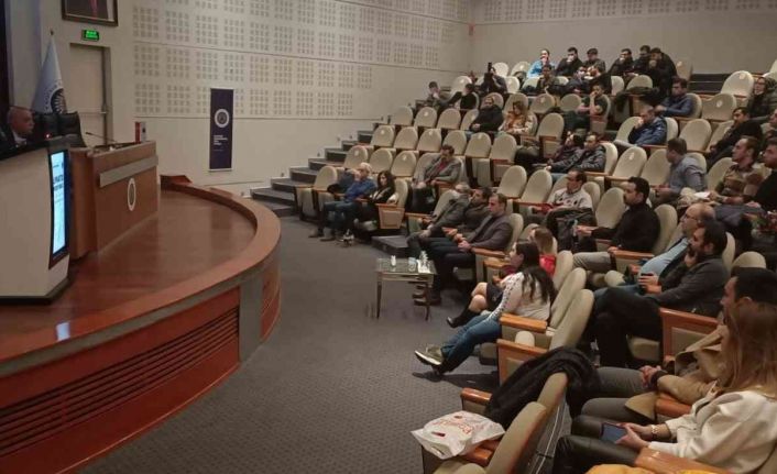 Erzurum Tabip Odası’nın düzenlediği konferansta doktor sorunları ele alındı