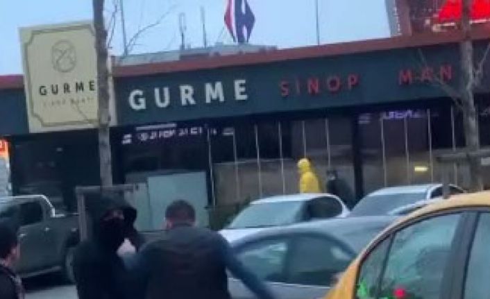 Esenyurt’ta bir taksici yolcusuna tekme, tokat saldırdı