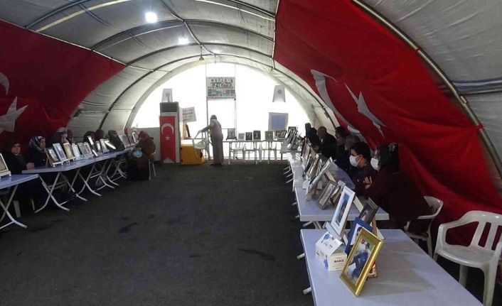 Evlat nöbetindeki acılı baba: “Oğlum avukat olacaktı, elindeki kalemi aldılar silah verdiler”