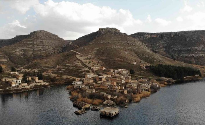Halfeti’de 2 bin yıllık tarihi olan batık mahalle turizme kazandırılıyor
