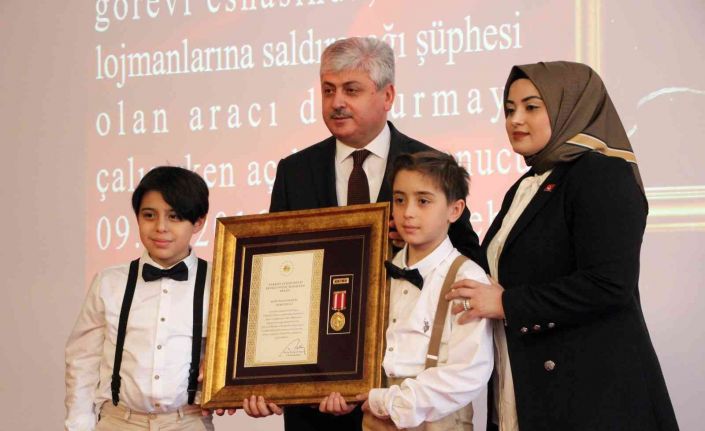 Hatay’da şehit yakınları ve gazilere Devlet Övünç Madalyası ve Beratı verildi