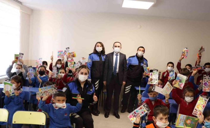 “Hayata Renk Verelim” projesi kapsamında 210 öğrenciye eğitim verildi