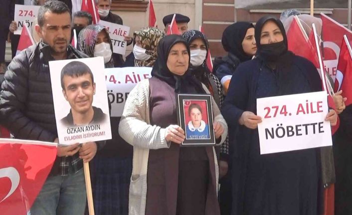 HDP önündeki evlat nöbetine bir aile daha katılarak sayı 274’e yükseldi