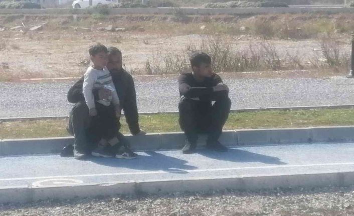 Hurda taşıdığı kamyonet alev alev yandı, 3 yaşındaki oğluyla birlikte canını zor kurtardı