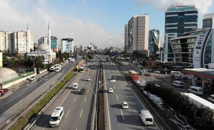 İstanbul’da kar alarmı verildi, yollar boş kaldı, trafik yüzde 11’e düştü