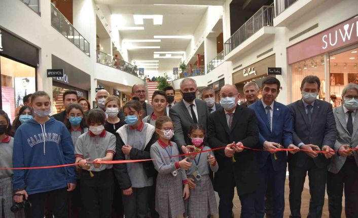 ’Kamu Fotoğrafçıları ve Çocuk Gözüyle Spil Dağı Milli Parkı’ sergisi açıldı