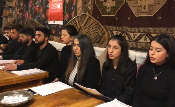 Kars’ta, tek yürek, 81 bedeni tek başı Çanakkale silinmeyen gözyaşı müzik dinletisi