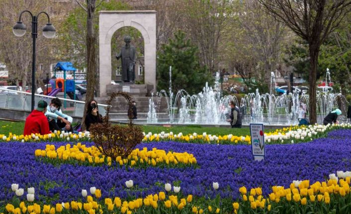 Kayseri, 1 milyon lale ve sümbülle donatıldı