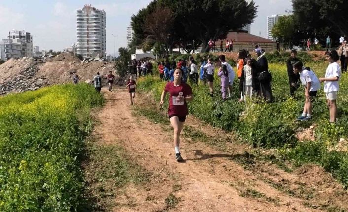 Kır Çiçekleri’nden 7 sporcu, ‘Mersin Atletizm İl Karması’na katılma hakkı kazandı
