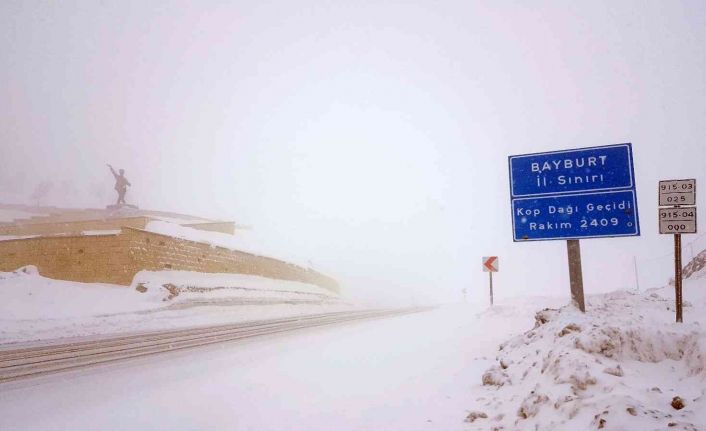 Kop dağında kar ve tipi ulaşımı olumsuz etkiliyor