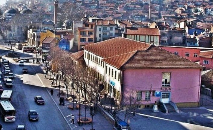 Kütahya’da 1937 yılında yapılan 30 Ağustos Ortaokulu binası yıkılıyor