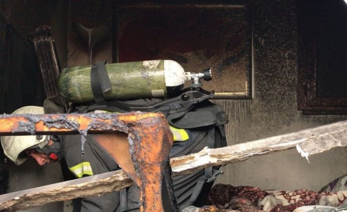 Manisa’da korkutan ev yangını