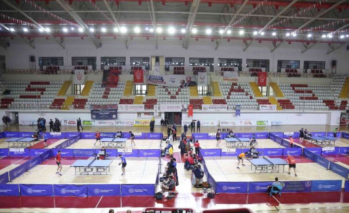 Masa tenisi 1. ve 2. lig terfi müsabakaları Sivas’ta sürüyor