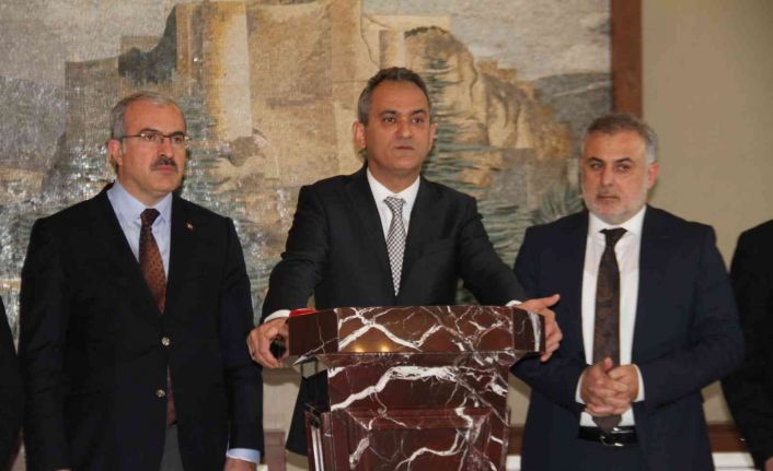 Milli Eğitim Bakanı Mahmut Özer: “364 milyonluk mevcut yatırımlara ilave olarak 1 milyarlık yatırımı Elazığ’a kazandırmış olduk”