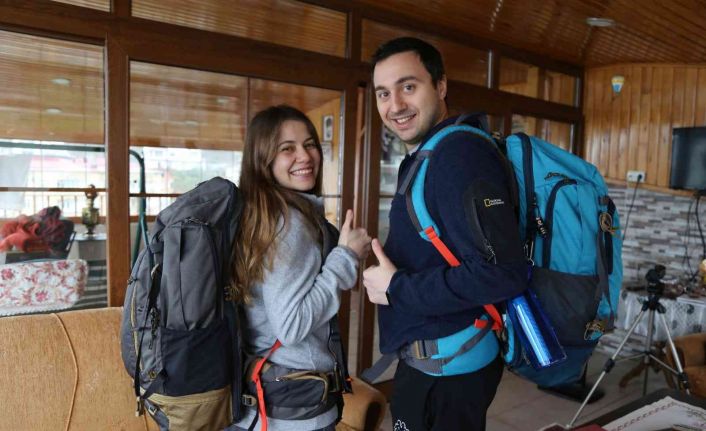 Mühendis çift ASELSAN’dan istifa ederek sırt çantalarıyla dünyayı gezme kararı aldı