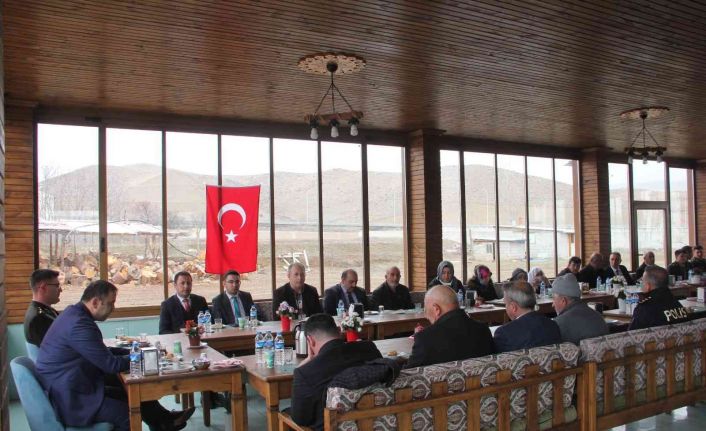Oltu ilçe protokolü, şehit aileleri ve gazilerle yemekte buluştu