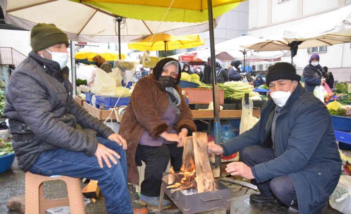 Ordu’da pazarcı esnafının ’soğuk’ mesaisi