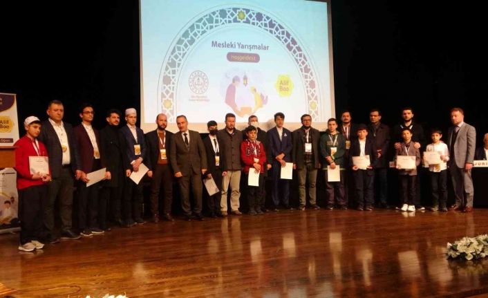 Pendik’te ‘İHO Genç Muhafızlar Hafızlık Yarışması İstanbul İl Finali’nde ödüller sahiplerini buldu
