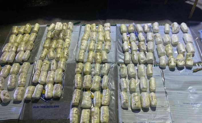 Polis memurunun sürücülüğünü yaptığı araçtan 52 kilo 500 gram patlayıcı çıktı