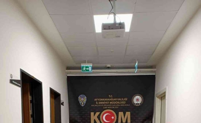 Polis operasyonunda 10 bin adet kaçak makaron ile tütün ele geçirildi