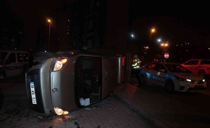 Polisten kaçan araç yan yattı