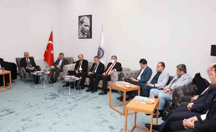 Rektör Çomaklı, Tebriz Üniversitesi heyeti ile bir araya geldi