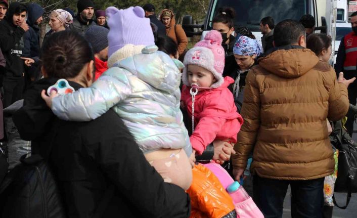 Rus bombardımanında köyleri yok olan Erzincanlılar Türkiye’de: "Bombanın düştüğü yer dümdüz oluyor"