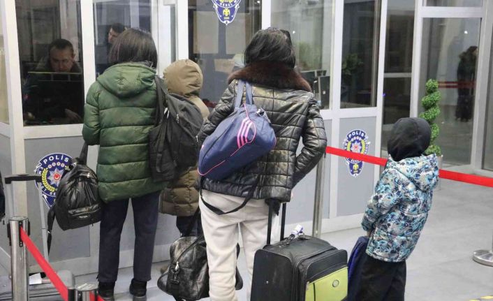 Rus saldırılarından  kaçan Türk vatandaşından çağrı: "Ukraynalıları evlerinizde misafir etmeye çalışın"