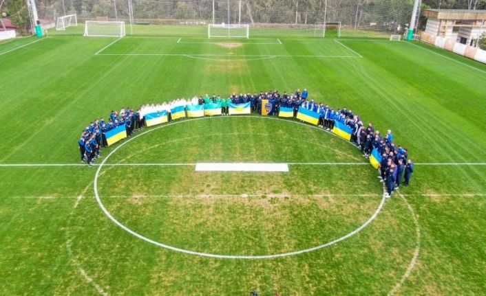 Rusya’nın operasyonu sonrasında mahsur kalan Ukraynalı turistler ve futbolcular Türkiye’nin misafiri