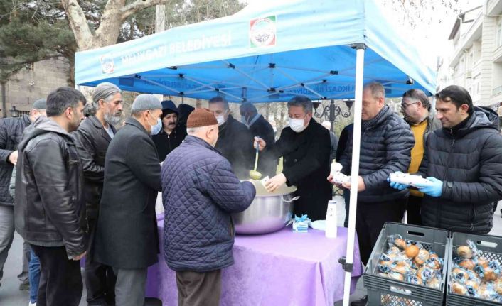 Sabah namazı sonrası çorbalar Melikgazi’den