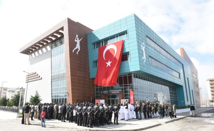 Şehit Şükrü Can Kayadibi Çok Amaçlı Spor Salonu törenle açıldı