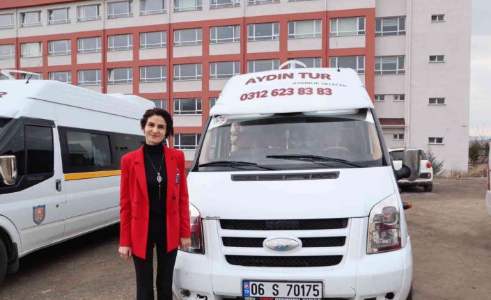 “Sen kadınsın kadından şoför mü olur?” diyenlere inat servis şoförü oldu