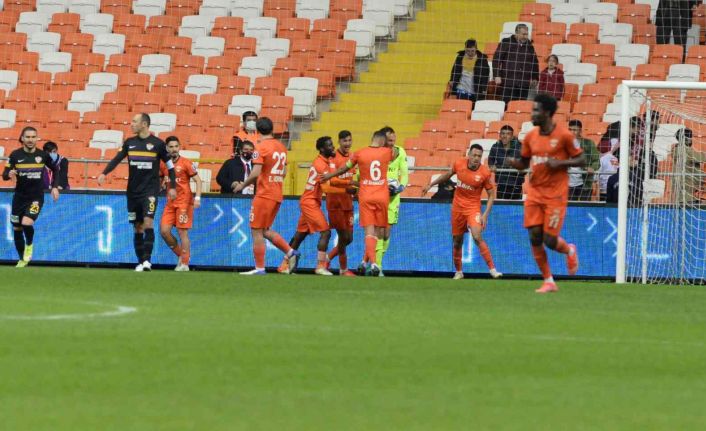 Spor Toto 1. Lig: Adanaspor: 0 - Eyüpspor: 0 (İlk yarı)