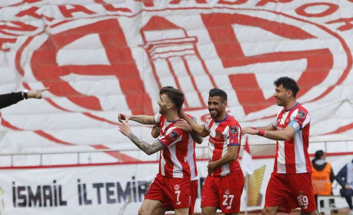 Spor Toto Süper Lig: Antalyaspor: 4 - Giresunspor: 1 (Maç sonucu)