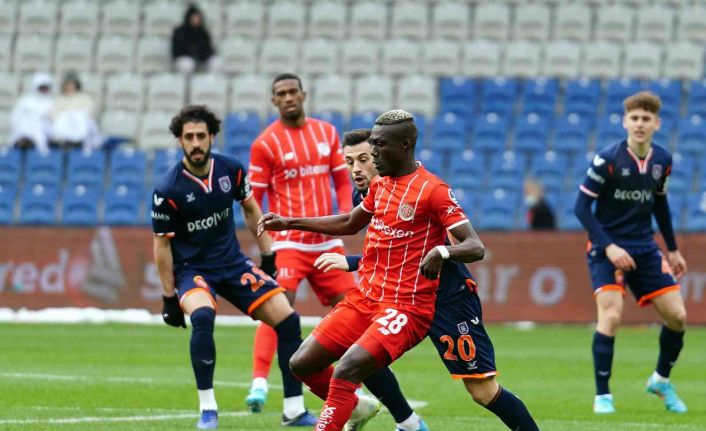 Spor Toto Süper Lig: Medipol Başakşehir: 0 - Antalyaspor: 1 (İlk yarı)