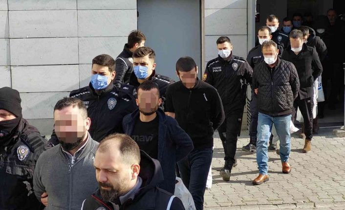 Suç örgütü operasyonunda gözaltına alınan 47 kişiden 17’si adliyeye sevk edildi
