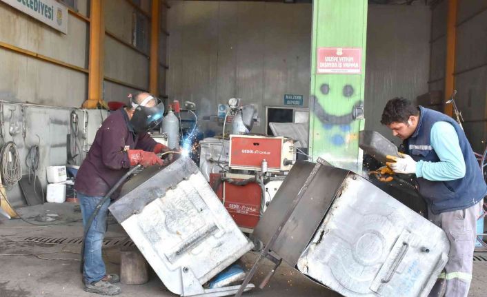 Tarsus Belediyesi, 2021 yılında 2 bin 150 çöp konteynerini geri kazandırdı