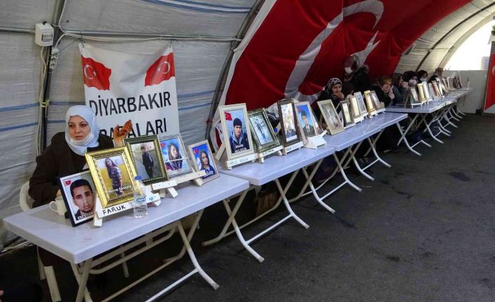 Terör mağduru aileler 928 gündür Diyarbakır’da evlatlarının yolunu gözlüyor