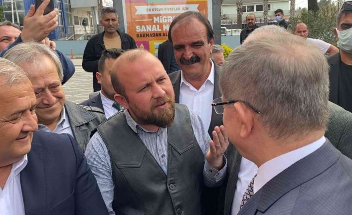 ’Terör örgütüne finans sağladığı’ iddiasıyla gözaltına alınıp salınan meclis üyesinden Davutoğlu’na: "Başkanım gözümüz kulağımız sizde"