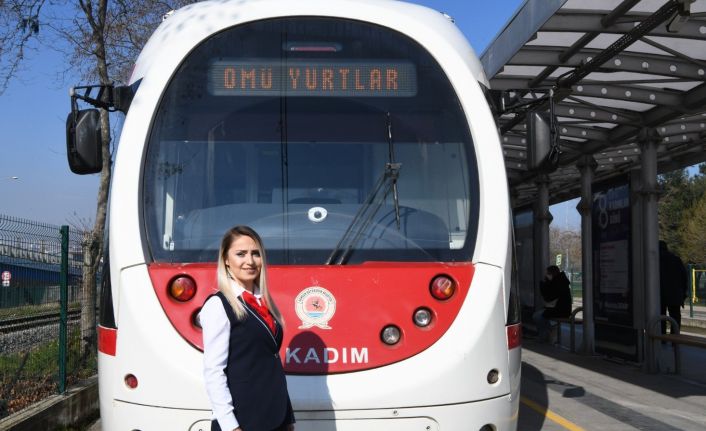 Tramvaylar kadın vatmanlara emanet: Her gün 10 binlerce yolcu taşıyorlar