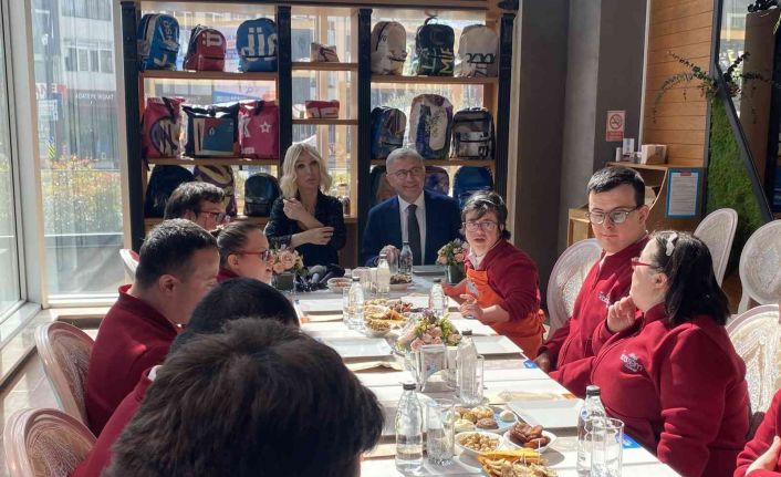 Üsküdar’da Down Sendromu Farkındalık Günü’nde özel çocuklar Seda Sayan ile buluştu